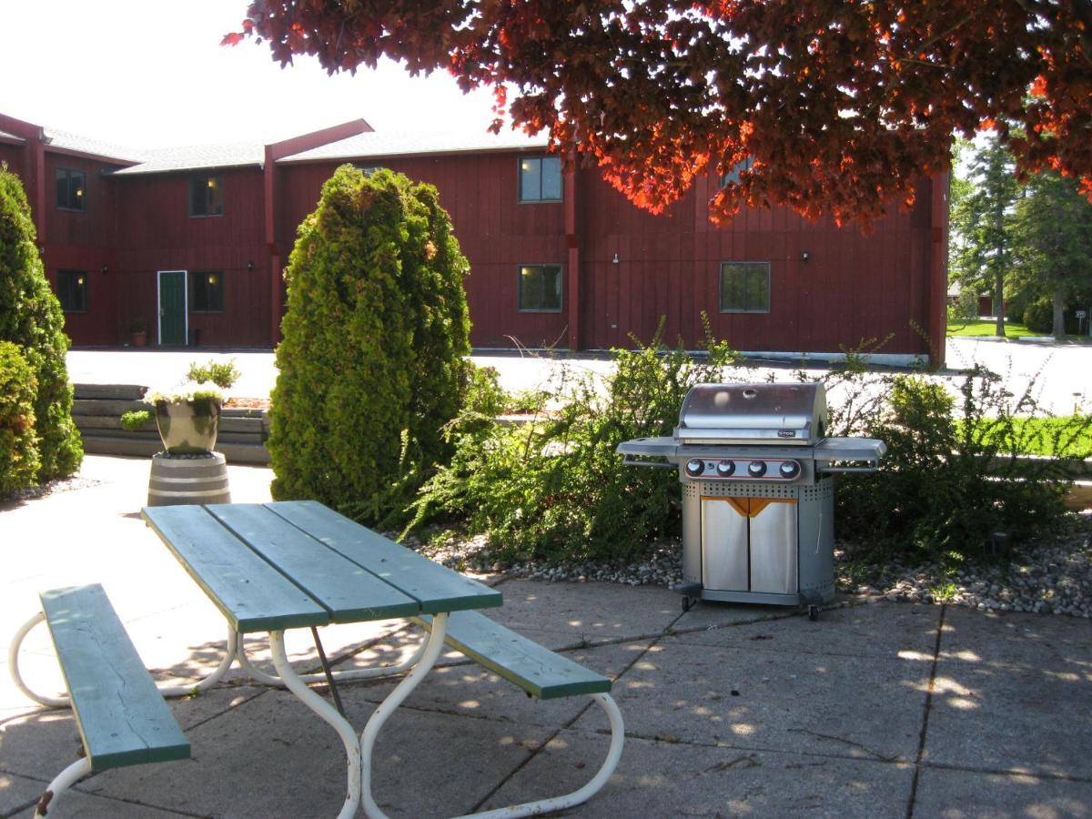 Cedar Hill Lodge Saint Ignace Bagian luar foto