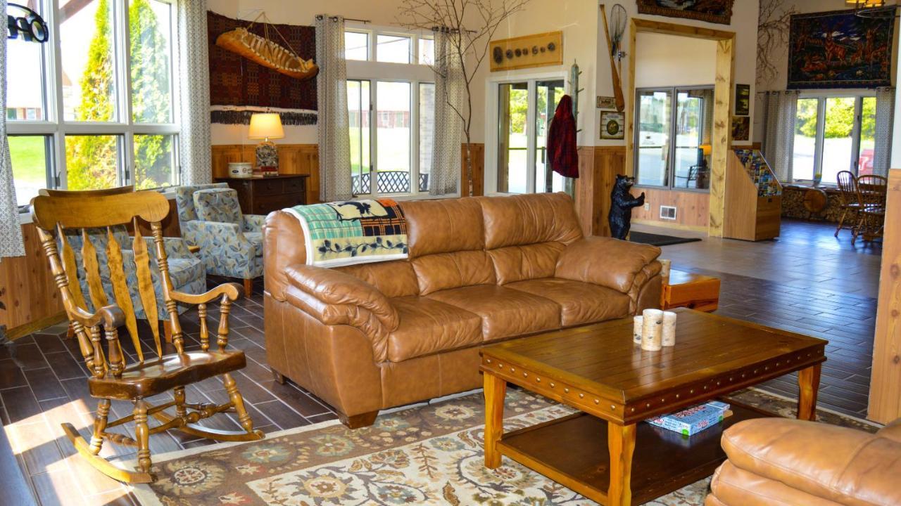 Cedar Hill Lodge Saint Ignace Bagian luar foto