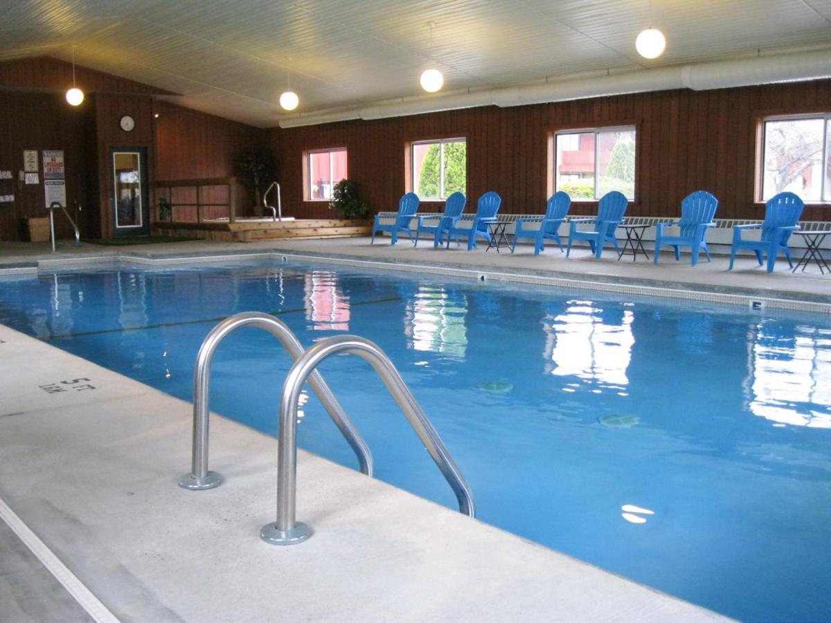 Cedar Hill Lodge Saint Ignace Bagian luar foto