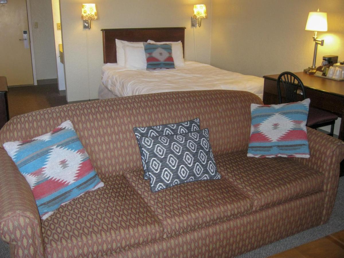Cedar Hill Lodge Saint Ignace Bagian luar foto