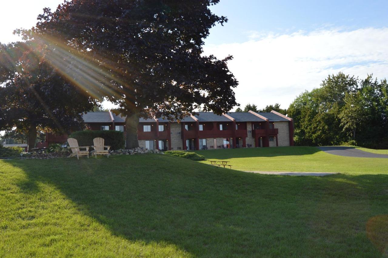 Cedar Hill Lodge Saint Ignace Bagian luar foto