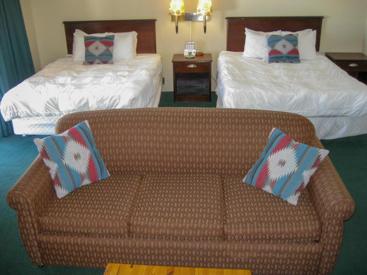 Cedar Hill Lodge Saint Ignace Bagian luar foto