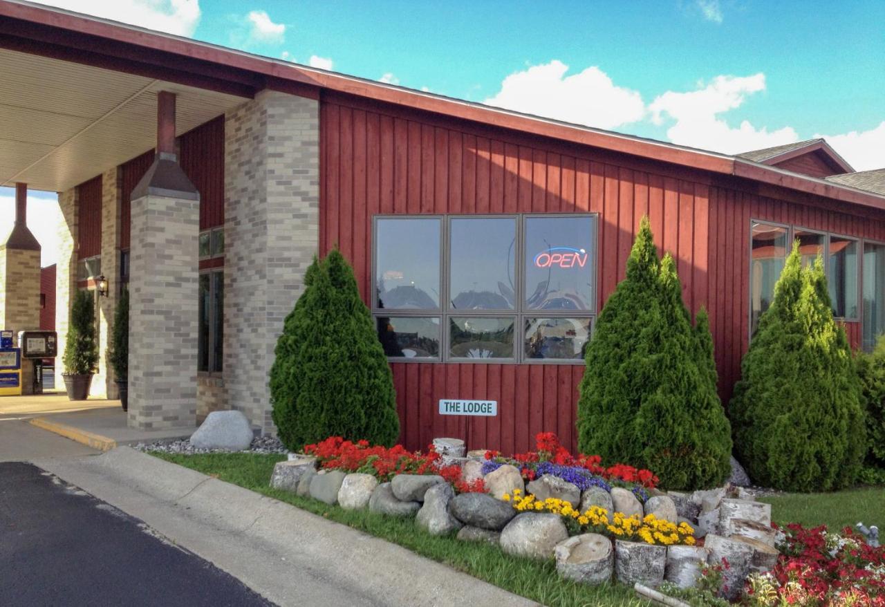 Cedar Hill Lodge Saint Ignace Bagian luar foto
