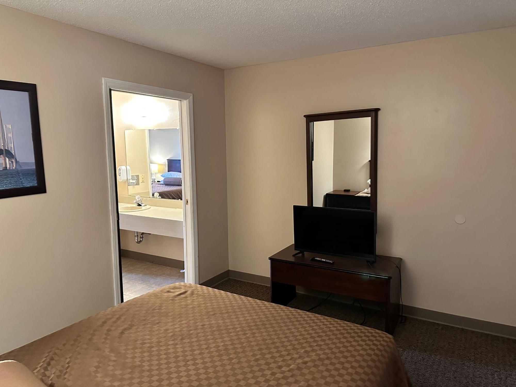 Cedar Hill Lodge Saint Ignace Bagian luar foto