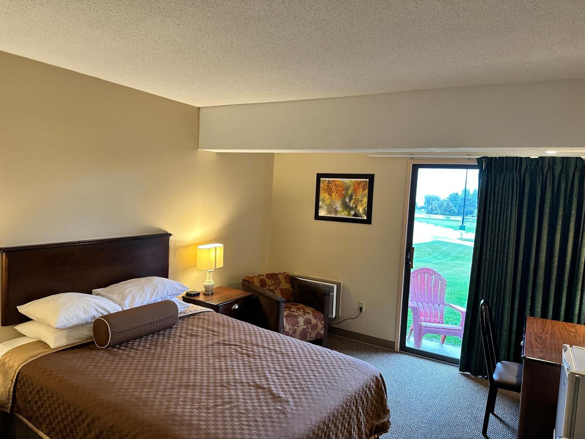 Cedar Hill Lodge Saint Ignace Bagian luar foto
