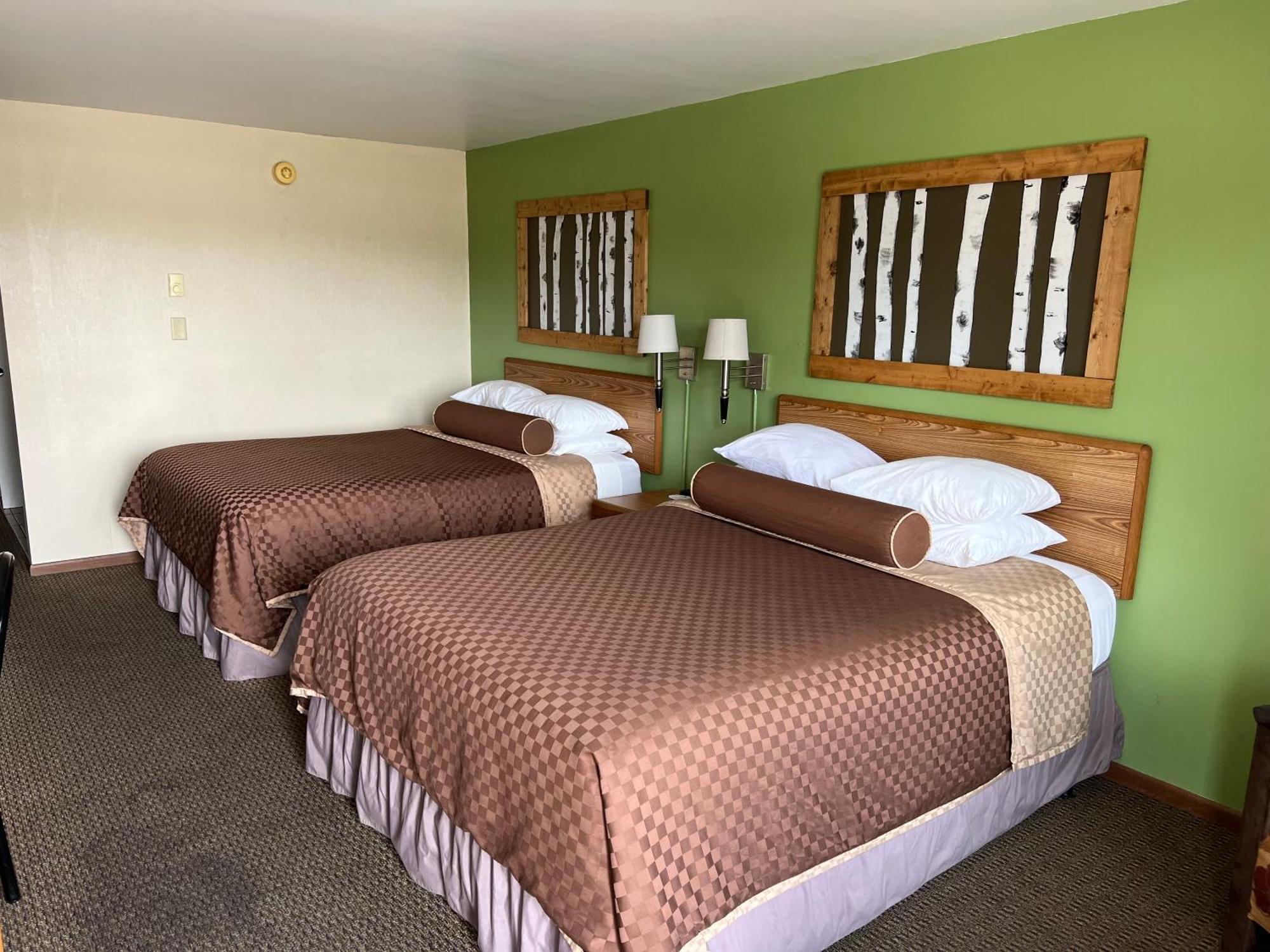 Cedar Hill Lodge Saint Ignace Bagian luar foto